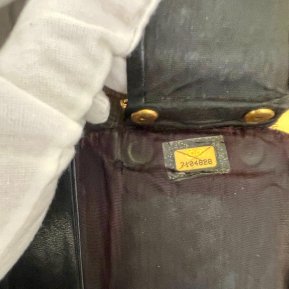 CHANEL Black Caviar Leather 6 Key
Holder Case Wallet - Picture 10 of 12